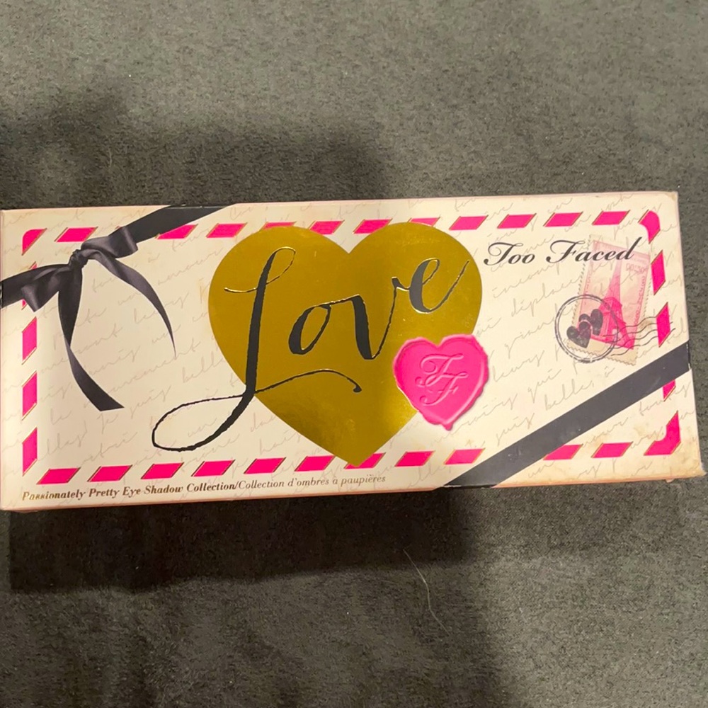Too Faced Love Palette